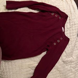 Burgundy 3 quarter length sweater. Perfect condition. Fitted. More like a small
